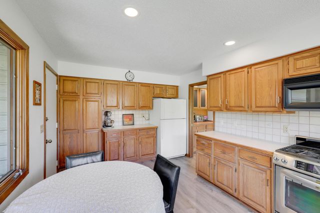 16541 29th Avenue N, Plymouth, MN 55447