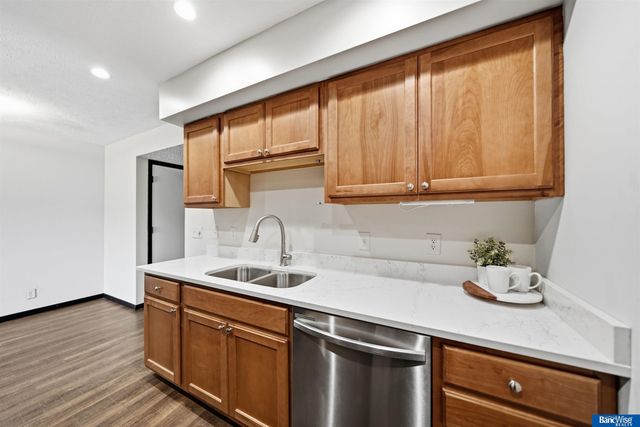 3552 Neerpark Drive, Lincoln, NE 68506