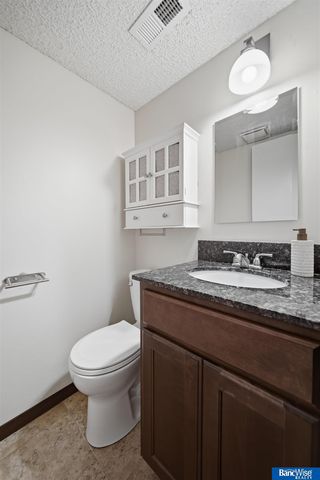3552 Neerpark Drive, Lincoln, NE 68506