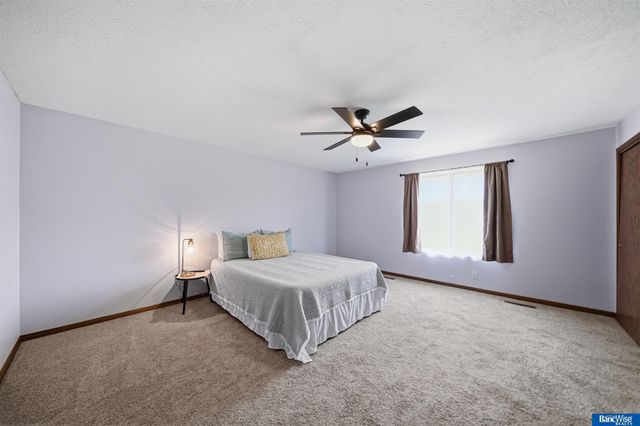 3552 Neerpark Drive, Lincoln, NE 68506