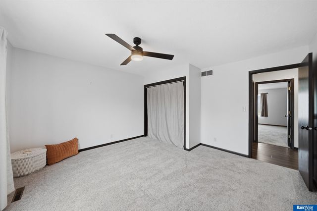 3552 Neerpark Drive, Lincoln, NE 68506