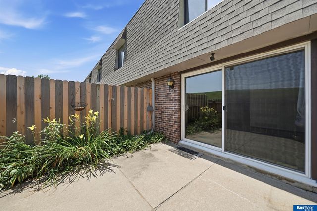 3552 Neerpark Drive, Lincoln, NE 68506