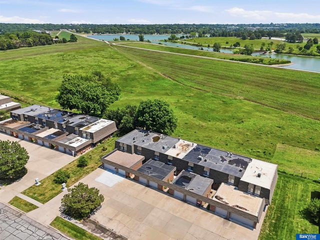 3552 Neerpark Drive, Lincoln, NE 68506