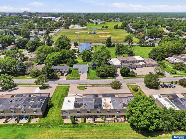 3552 Neerpark Drive, Lincoln, NE 68506