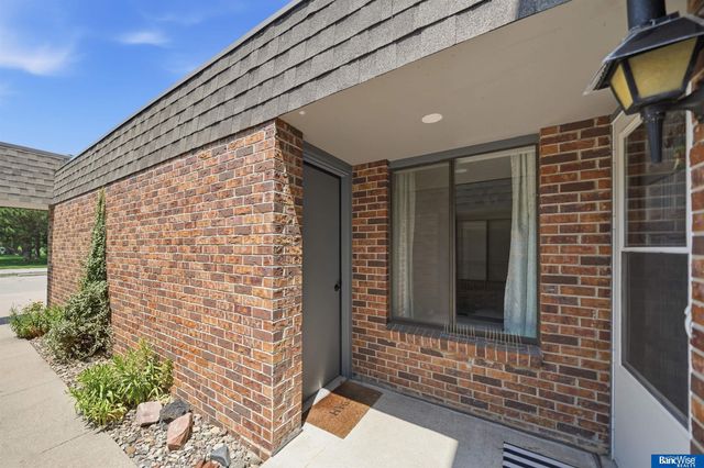 3552 Neerpark Drive, Lincoln, NE 68506