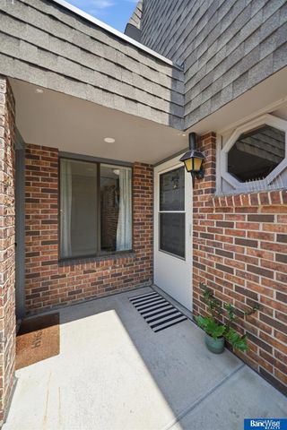 3552 Neerpark Drive, Lincoln, NE 68506