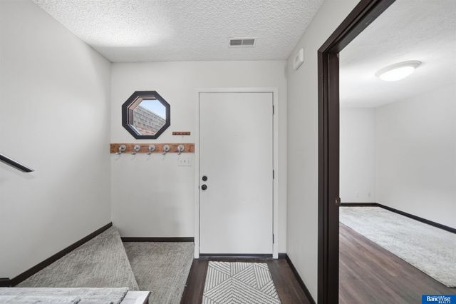 3552 Neerpark Drive, Lincoln, NE 68506
