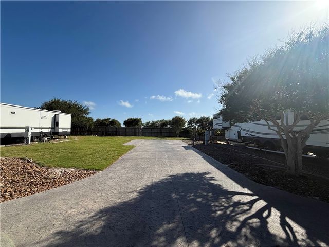 63 Augusta Circle, Aransas Pass, TX 78336