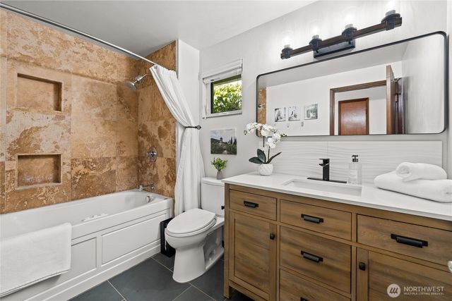 925 Valley Place, Kent, WA 98031