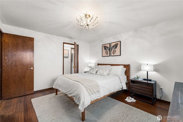 925 Valley Place, Kent, WA 98031