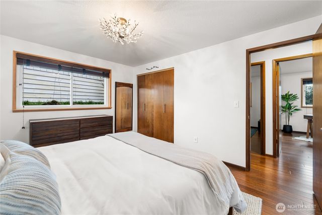 925 Valley Place, Kent, WA 98031