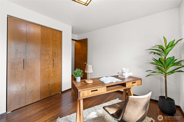 925 Valley Place, Kent, WA 98031