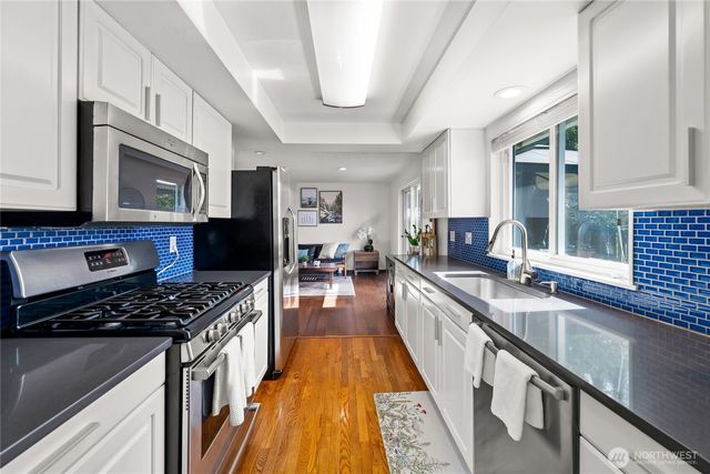 925 Valley Place, Kent, WA 98031