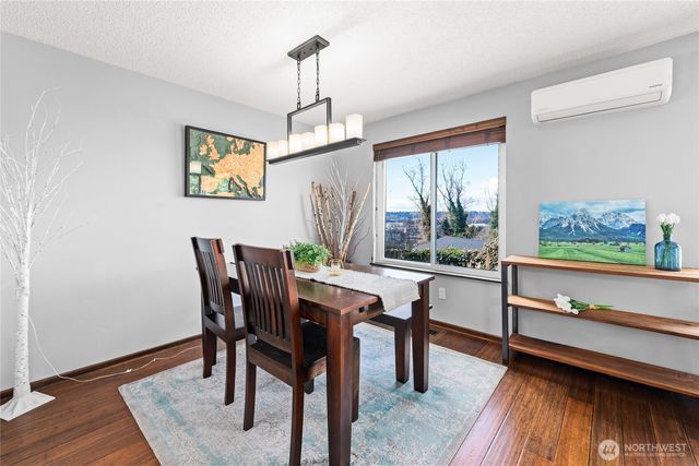 925 Valley Place, Kent, WA 98031