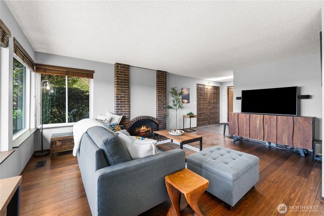 925 Valley Place, Kent, WA 98031