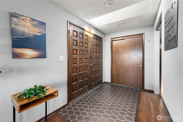 925 Valley Place, Kent, WA 98031