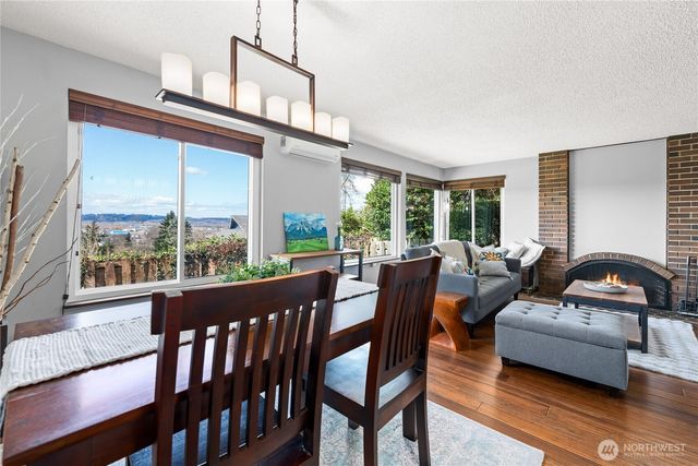 925 Valley Place, Kent, WA 98031