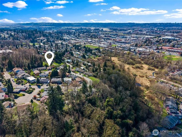 925 Valley Place, Kent, WA 98031