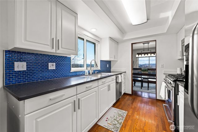 925 Valley Place, Kent, WA 98031