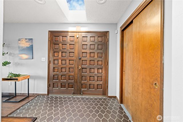 925 Valley Place, Kent, WA 98031