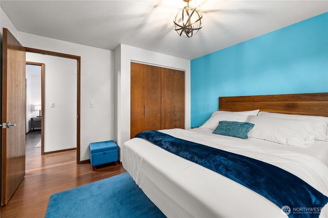 925 Valley Place, Kent, WA 98031