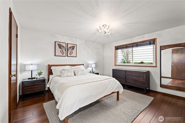 925 Valley Place, Kent, WA 98031