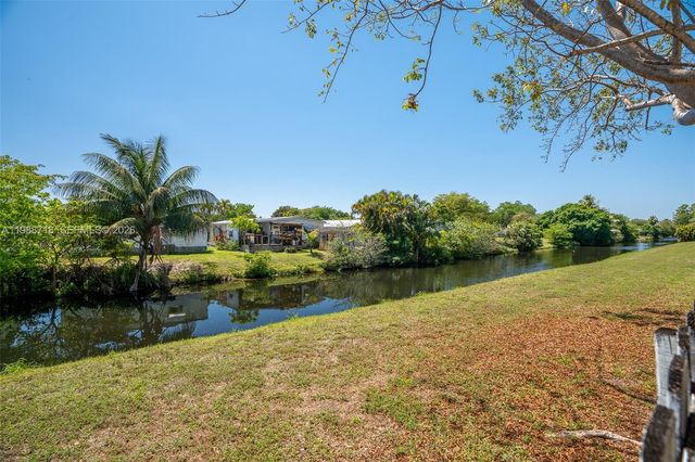1199 SW 109th Lane, Davie, FL 33324