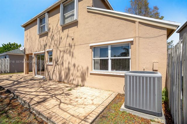1199 SW 109th Lane, Davie, FL 33324