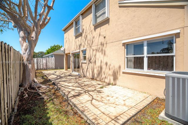 1199 SW 109th Lane, Davie, FL 33324