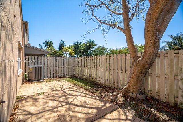 1199 SW 109th Lane, Davie, FL 33324