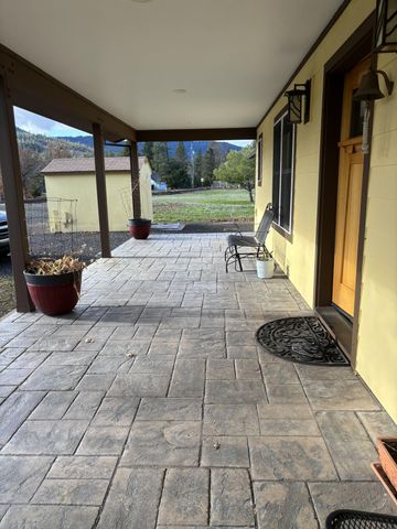 218 Long Branch Road, Eagle Point, OR 97524