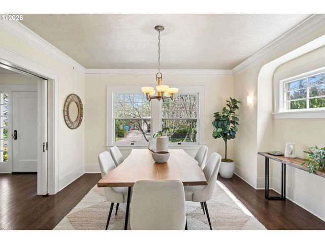 3434 Ne PEERLESS Pl, Portland, OR 97232