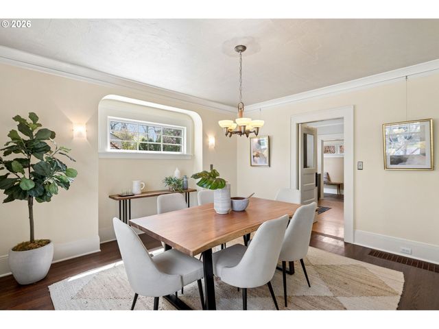 3434 Ne PEERLESS Pl, Portland, OR 97232