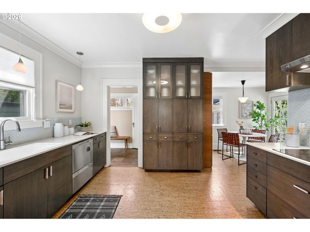 3434 Ne PEERLESS Pl, Portland, OR 97232