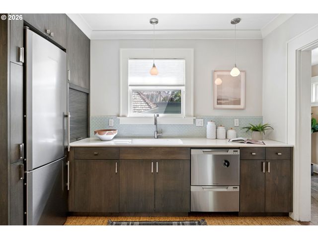 3434 Ne PEERLESS Pl, Portland, OR 97232