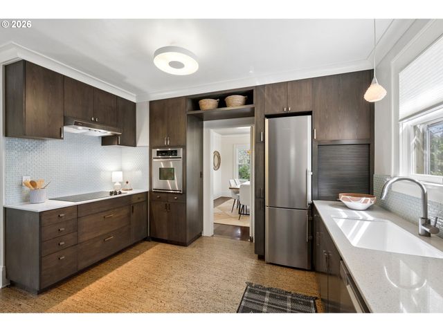 3434 Ne PEERLESS Pl, Portland, OR 97232