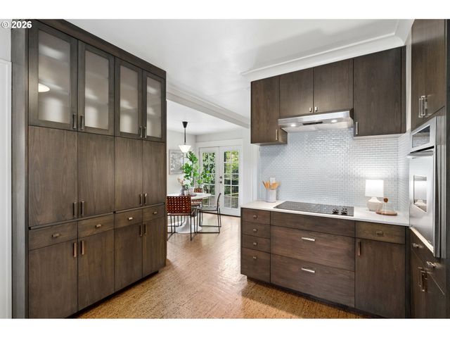 3434 Ne PEERLESS Pl, Portland, OR 97232