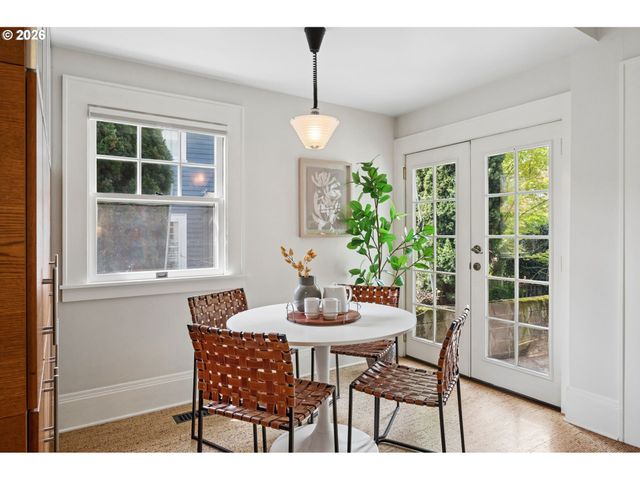 3434 Ne PEERLESS Pl, Portland, OR 97232