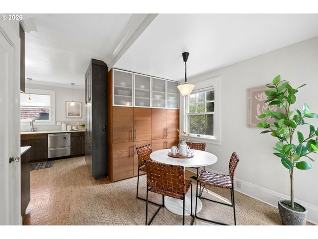 3434 Ne PEERLESS Pl, Portland, OR 97232