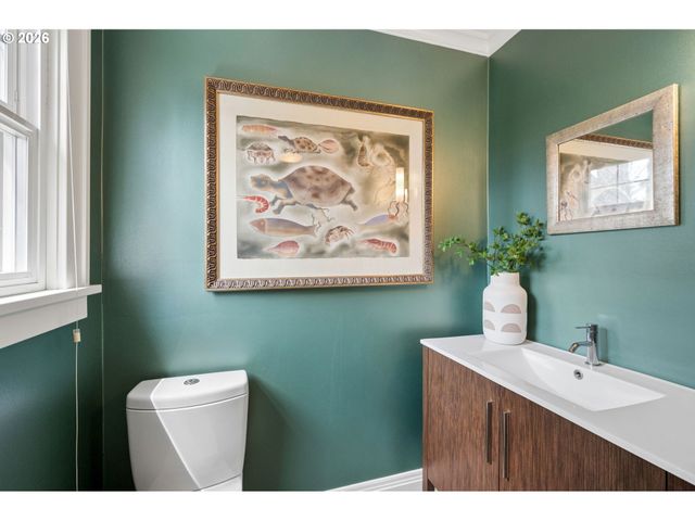 3434 Ne PEERLESS Pl, Portland, OR 97232