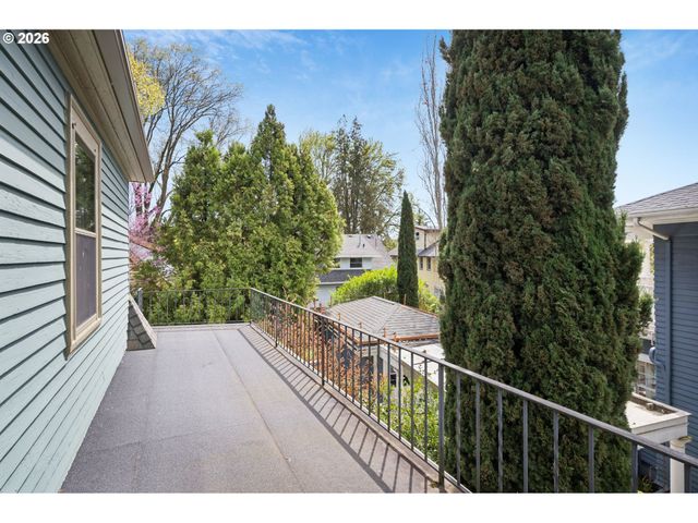 3434 Ne PEERLESS Pl, Portland, OR 97232