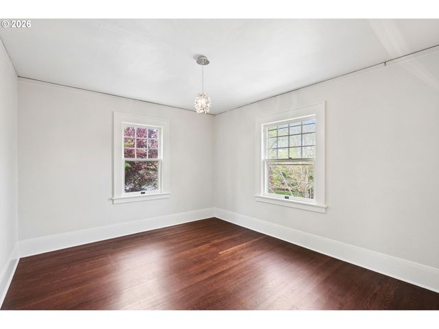 3434 Ne PEERLESS Pl, Portland, OR 97232