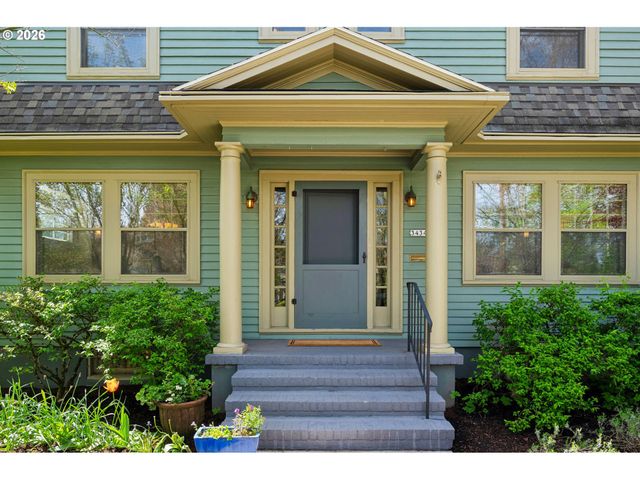 3434 Ne PEERLESS Pl, Portland, OR 97232