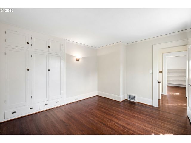 3434 Ne PEERLESS Pl, Portland, OR 97232