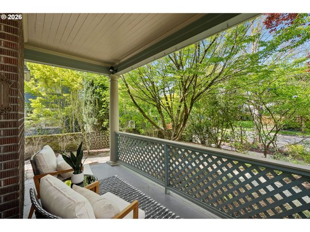 3434 Ne PEERLESS Pl, Portland, OR 97232