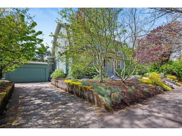 3434 Ne PEERLESS Pl, Portland, OR 97232