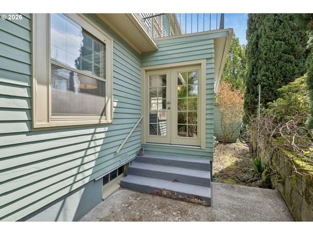 3434 Ne PEERLESS Pl, Portland, OR 97232