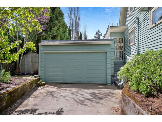3434 Ne PEERLESS Pl, Portland, OR 97232