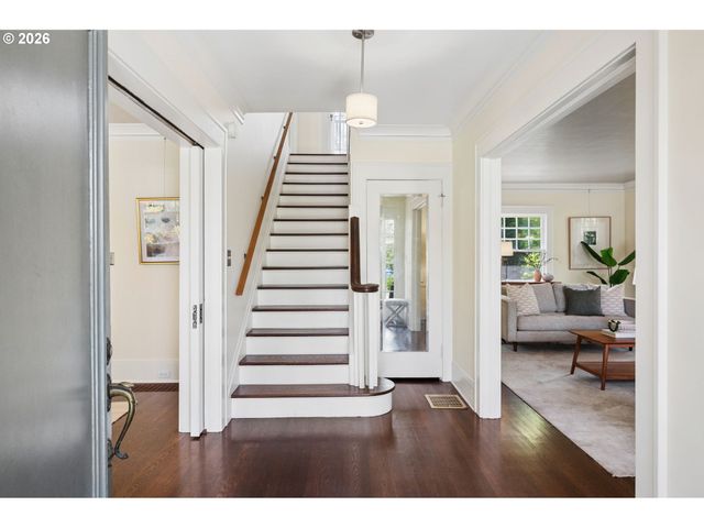 3434 Ne PEERLESS Pl, Portland, OR 97232