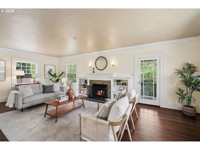 3434 Ne PEERLESS Pl, Portland, OR 97232